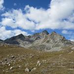 Blick zur unverwechselbaren Pyramide des Piz Ot, der höchste Gipfel in diesem Gebiet