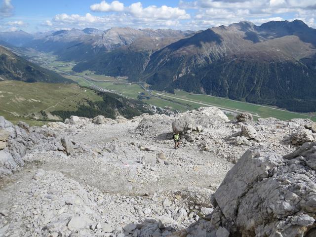 im steilem Zickzack führt uns der Bergweg aufwärts