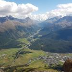 Celerina tief unter uns. Der Blick über Pontresina hinaus zum Berninapass