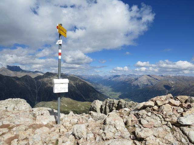 wir stehen auf dem Gipfel des Piz Padella 2855 m.ü.M. der als hervorragender Aussichtspunkt bekannt ist