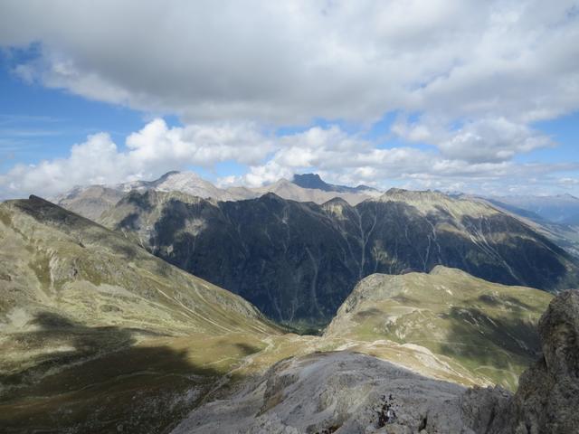 Blick über das Val Bever zum Piz Üertsch und Piz Kesch