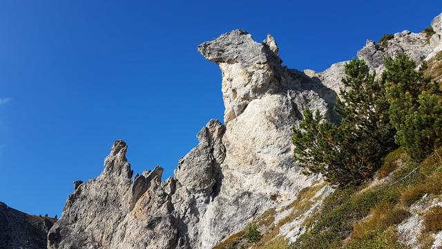 bizarre Kalksteinformationen können wir während dem wandern bestaunen