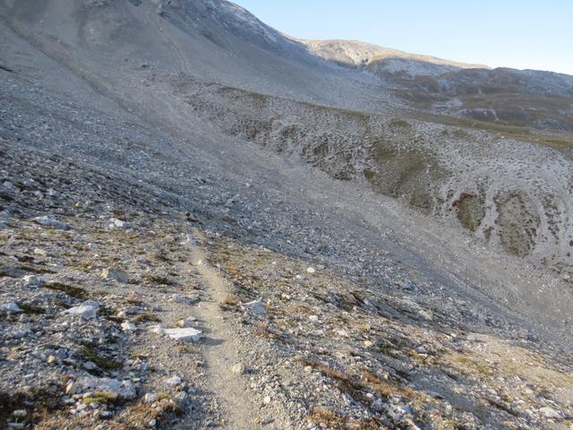 über Schutthalden führt uns der Wanderweg weiter aufwärts