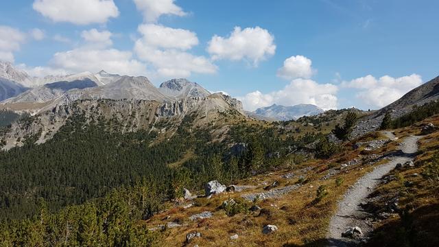 während dem wandern betrachten wir den Il Jalet unser nächstes Ziel