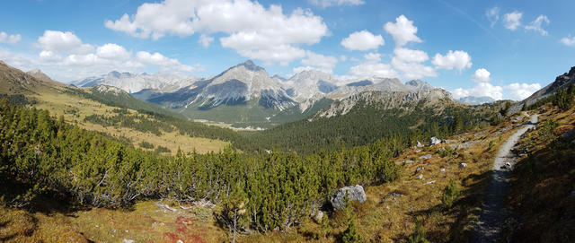 schönes Breitbildfoto mit Blick Richtung Ofenpass. Bei Breitbildfotos nach dem anklicken, immer noch auf Vollgrösse klicken