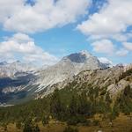 sehr schönes Breitbildfoto mit Blick auf Piz dal Fuorn, Ofenpassstrasse, und Piz Nair