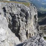 Blick Richtung Val Müstair. Senkrecht fallen auf dieser Seite die Felswände in die Tiefe