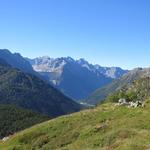 ...und auf die eindrucksvolle Bergumrahmung zu geniessen. Gut ersichtlich die Albigna Staumauer