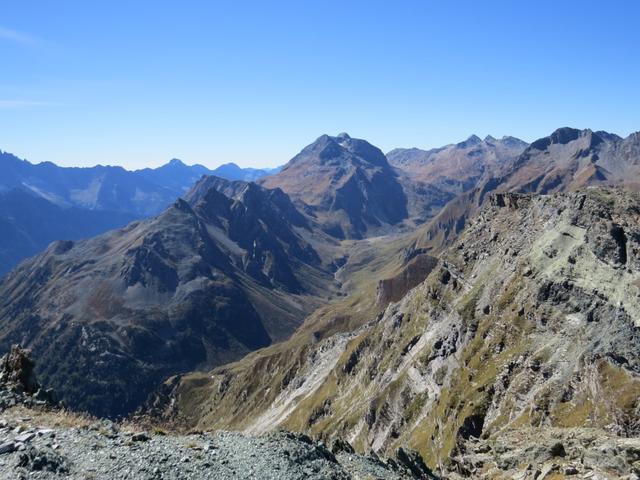 Blick ins Val Maroz mit Piz Lizun und Piz Duan