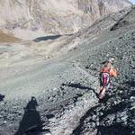 wir folgen den Pfad der direkt zum See hinabführt