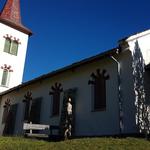 wir steigen ins Auto und besuchen wenn wir schon in Maloja sind, die Chiesa Bianca