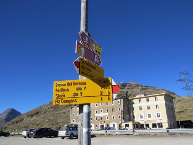 ...und erreichen nach einer sehr schönen Fahrt den Berninapass 2307 m.ü.M.