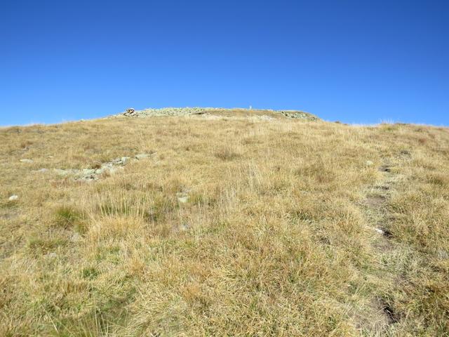 der Weg mutiert nun zu einem einfachen Wanderweg