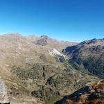 sehr schönes Breitbildfoto aufgenommen auf dem Piz Campasc, mit Blick Richtung Engadin