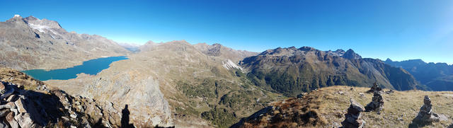 sehr schönes Breitbildfoto aufgenommen auf dem Piz Campasc, mit Blick Richtung Engadin