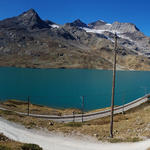 schönes Breitbildfoto mit Blick auf den Lago Bianco