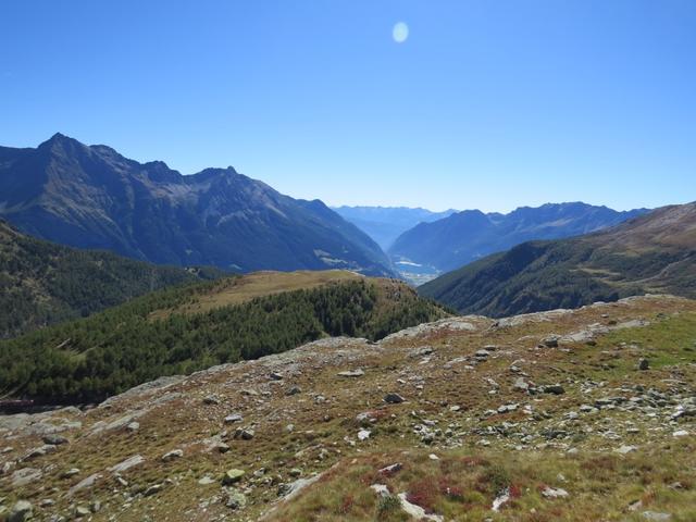 nach und nach öffnet sich das Panorama auf das Puschlav mit der charakteristischen Felspyramide des Pizzo dal Teo