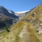 ...bis wir auf den Wanderweg stossen, der zum Lagh da Caralin führt