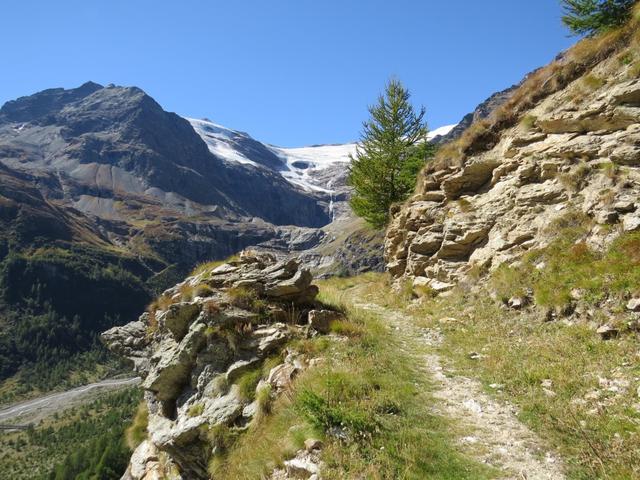 wichtiger Hinweis! Der Wanderweg zum Lagh da Caralin ist steinschlaggefährdet! Abklärung bei Tourismusbüro zwingend!