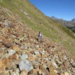 mühsam durchqueren wir die riesige Geröllhalde die sich vom Piz Caral hinunterzieht