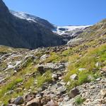 ...führt uns der nun wieder einfache Wanderweg, sanft ansteigend weiter Richtung Talende