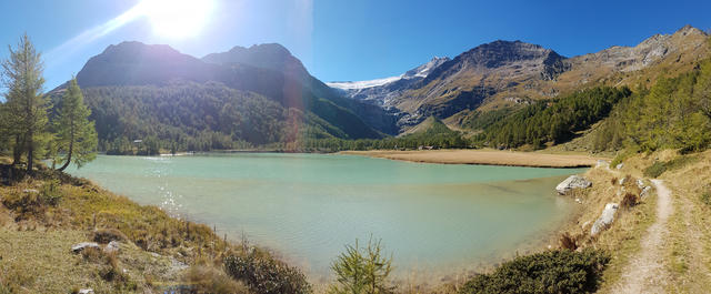 sehr schönes Breitbildfoto mit Blick über den Lagh da Palü hinauf zum Palügletscher