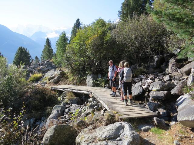 bei Punkt 2117 m.ü.M. überqueren wir einen kleinen Bach