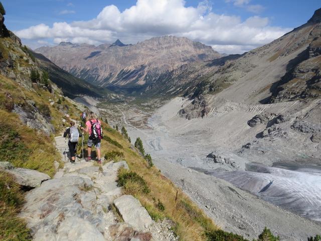 obwohl wir nun den gleichen Weg unter die Füsse nehmen, ist die Aussicht komplett anders