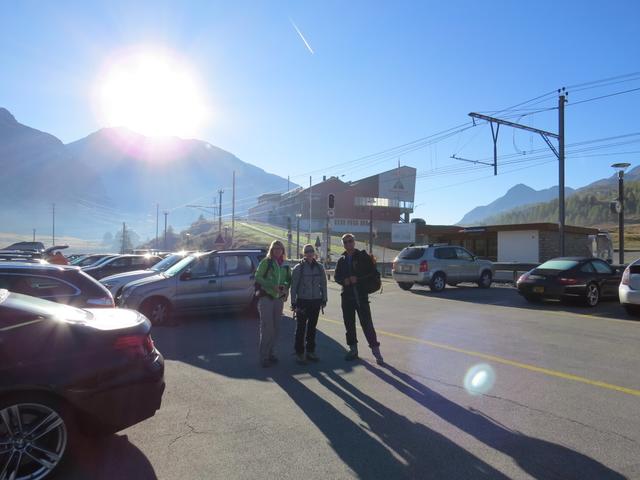 ...und fahren mit dem Auto kurz vor dem Berninapass, zur Bergstation der Diavolezza Seilbahn