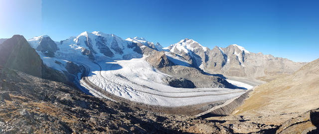 hier oben geht beinahe wie in einem Theater der Vorhang auf mit einem unglaublichen Panorama