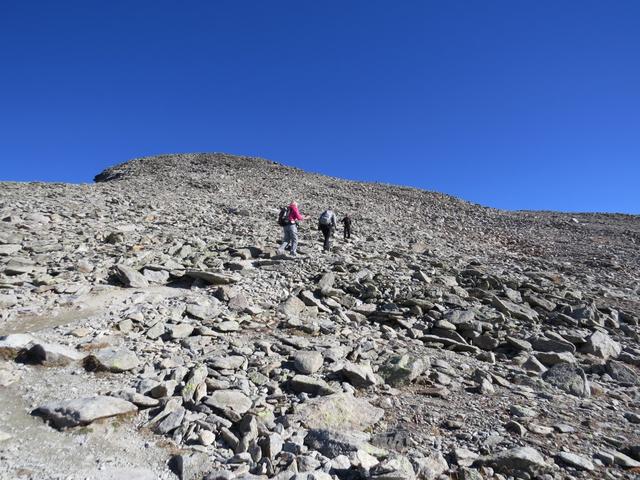 der nun steile Bergpfad...