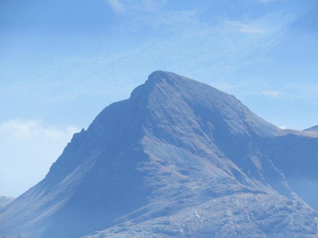 wenn man genau hinsieht sieht man sogar den Bergweg der zum Gipfel hinauf führt