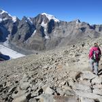 schnell verlieren mit so einer sehr schönen Aussicht auf Piz Bernina und Piz Morteratsch an Höhe