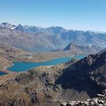 was für eine traumhafte Aussicht hier oben. Blick auf den Lago Bianco. Die Sicht reicht bis zum Ortler