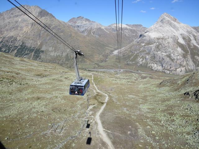 mit der riesigen Gondel verlassen wir danach dieses grossartige Gebiet