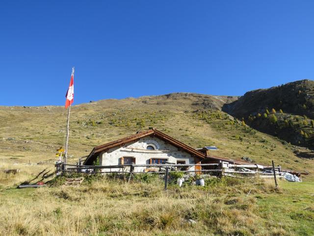 schon bald stehen wir  beim Maiensäss der Alp Tabladatsch