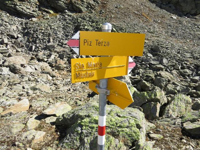 nach rechts geht es Richtung Santa Maria oder Müstair. In dieser Richtung geht es nach dem Gipfelbesuch