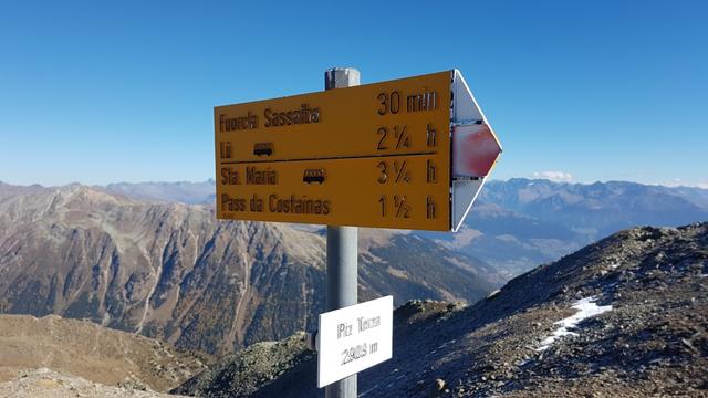 Wegweiser auf dem Piz Terza 2908 m.ü.M.