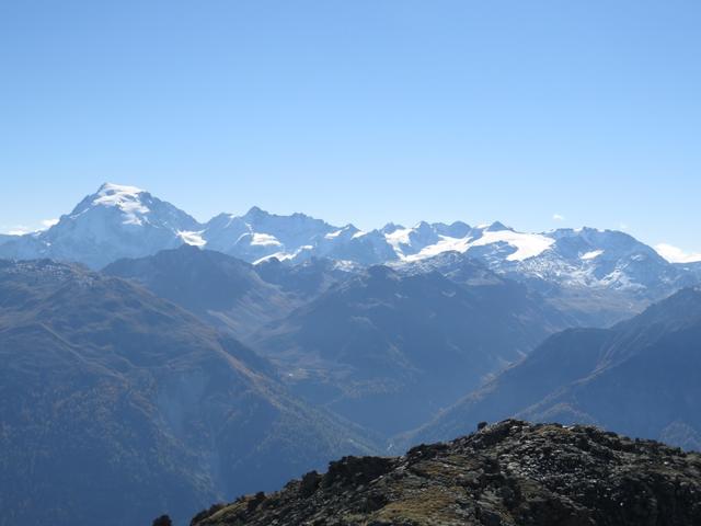 der Ortler links, rechts Punta del Cristallo mit dem Skigebiet auf dem Stilfserjoch