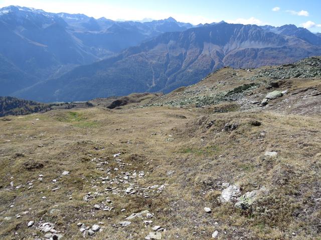 geradeaus wandernd verlieren wir schnell an Höhe