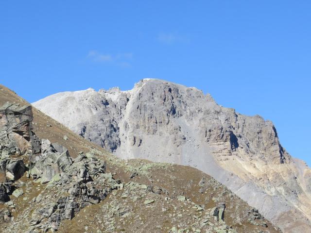 auf der linken Seite erkennen wir den Felsklotz des Piz Starlex