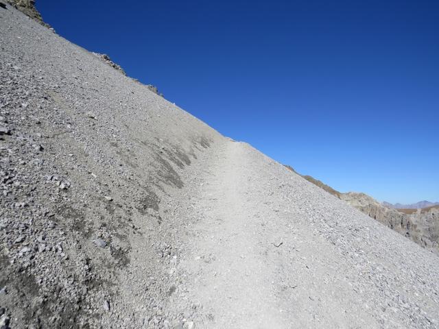 der Bergweg ist bis jetzt nicht wirklich herausfordernd oder schwer