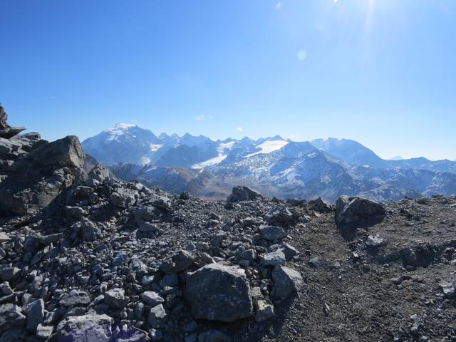 die Aussicht wird immer imposanter. Blickfang ist ganz klar die Ortler-Cevedale-Gruppe mit dem Stelvio Gletscher