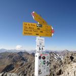 Wegweiser auf dem Piz Umbrail 3033 m.ü.M.