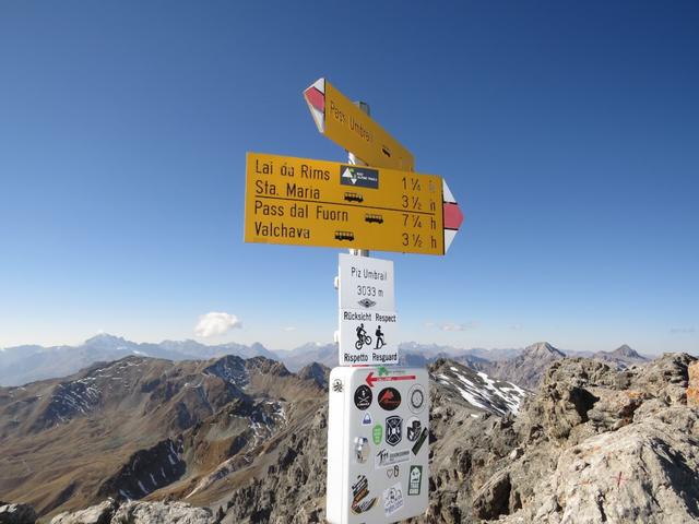 Wegweiser auf dem Piz Umbrail 3033 m.ü.M.