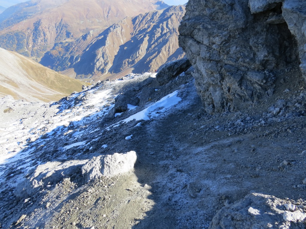 auf gleichem Weg wie der Aufstieg verlassen wir nun den Piz Umbrail