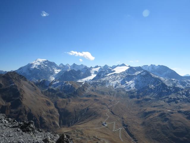 immer wieder dieser überwältigende Blick zum Ortler. Gut ersichtlich die Stilfserjochpassstrasse