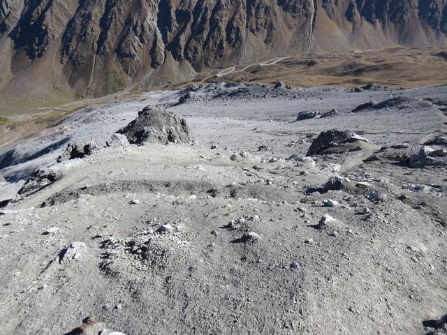 Tiefblick ins Val Muraunza mit der Umbrailpassstrasse