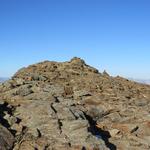 jetzt wissen wir wieso er Punta Rossa heisst. Die Felsen auf dem Gipfel sind alle rötlich gefärbt