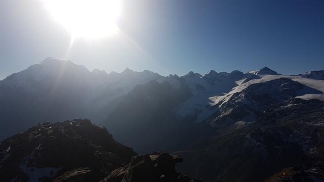 vor uns die ganze Ortler-Cevedale-Gruppe...